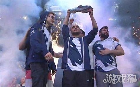 在第四轮中 在第四轮中